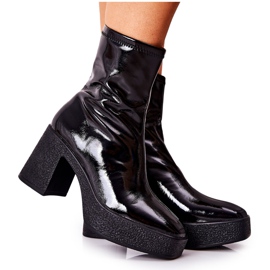 FJ1 Patent boots Black Myrialla boots on a post