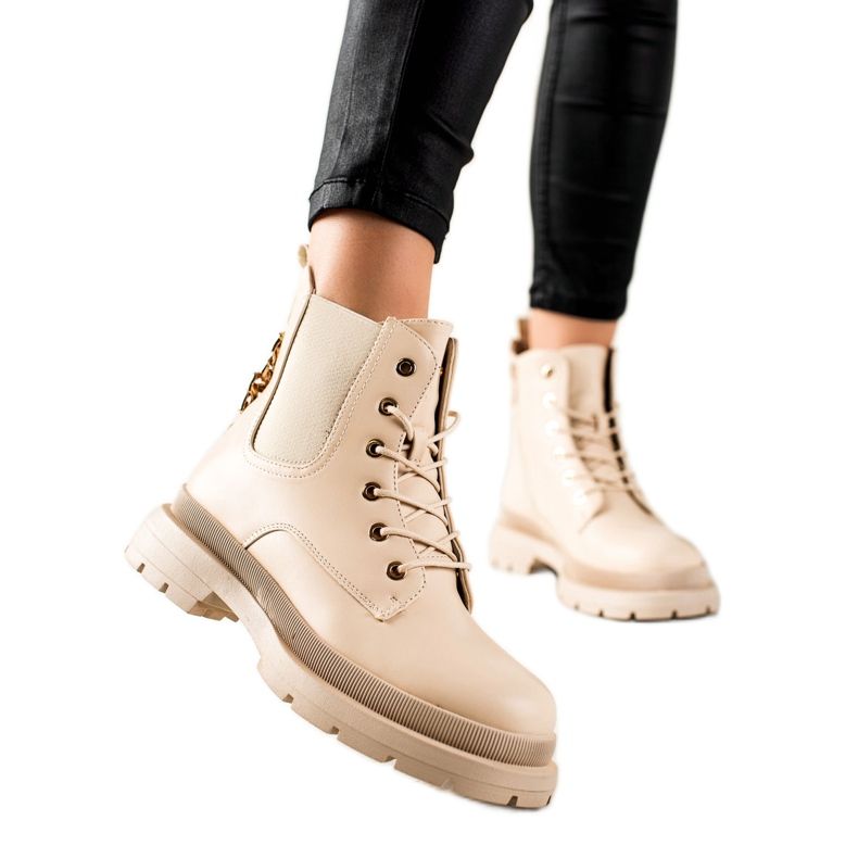 Bestelle Stylish Beige Boots
