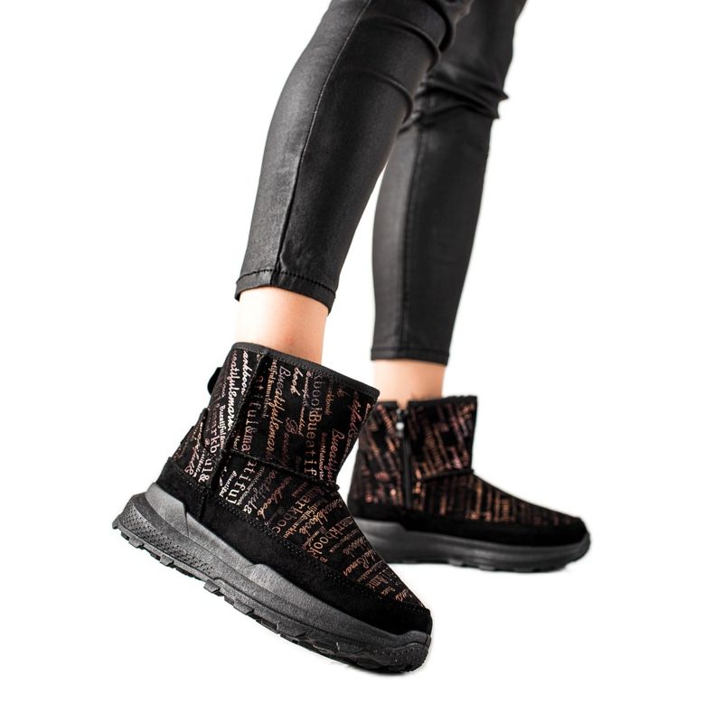 TRENDI Warm Mukluki On The Platform black golden