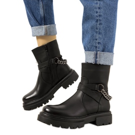Black insulated boots with Porta chain Black insulated boots with Porta chain