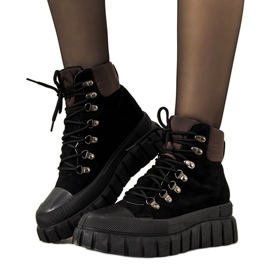 Black, insulated, lace-up women's shoes from Calabresi brown Black, insulated, lace-up women's shoes from Calabresi brown