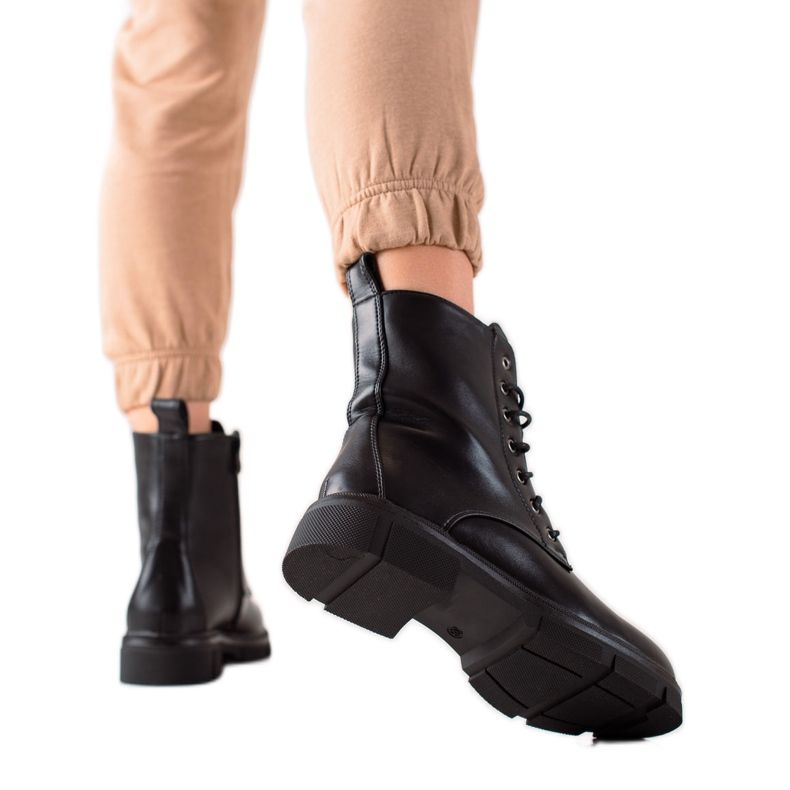 Ideal Shoes Classic Workers Trappers black