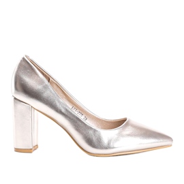 Gold metallic pumps on the Biancaa pillar golden