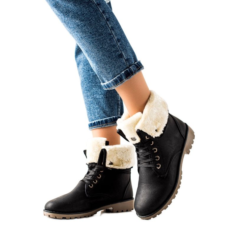 TRENDI Black Boots With A Roll Up Shank