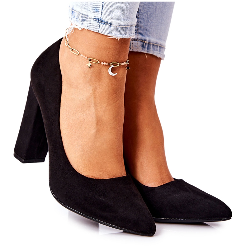 WS1 Suede Pumps On A Black Valoris Bar