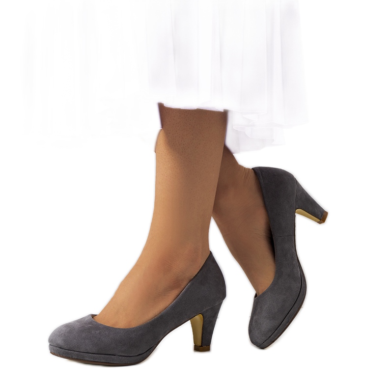 BM Gray pumps on a Vitoria heel grey