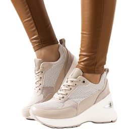 Beige sneakers on the Cleveland wedge khaki