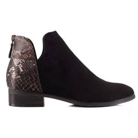 Black boots with a Vinceza cut brown