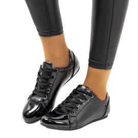 Black shoes with a varnished toe from Parady