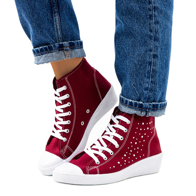 Burgundy ankle-high sneakers on the Bondi wedge red