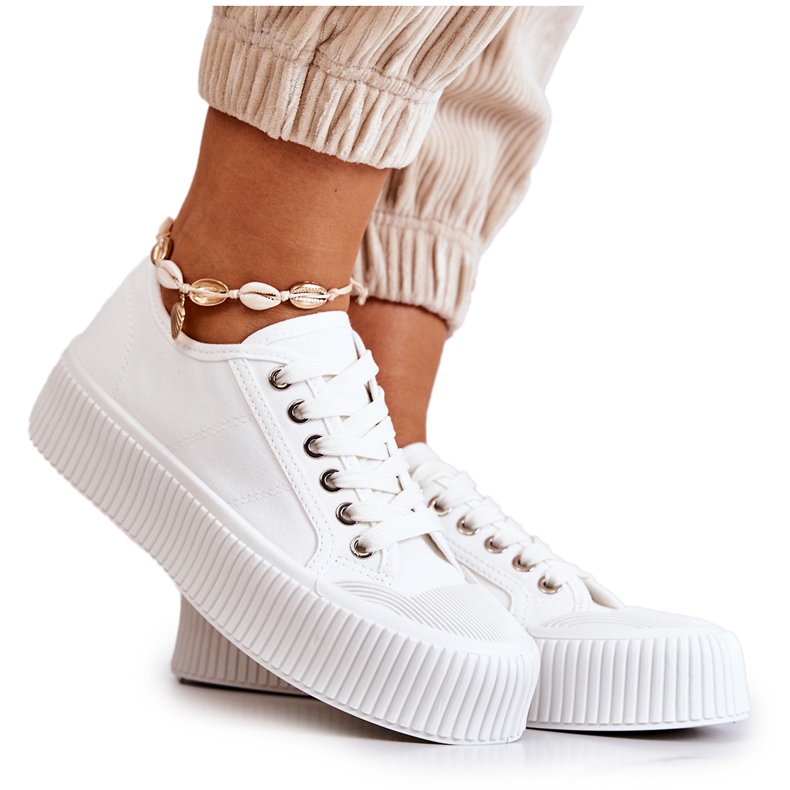 FB2 Low Sneakers On The White Mischa Platform