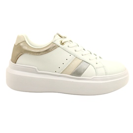 American Club Women's sports sneakers on a thick white sole