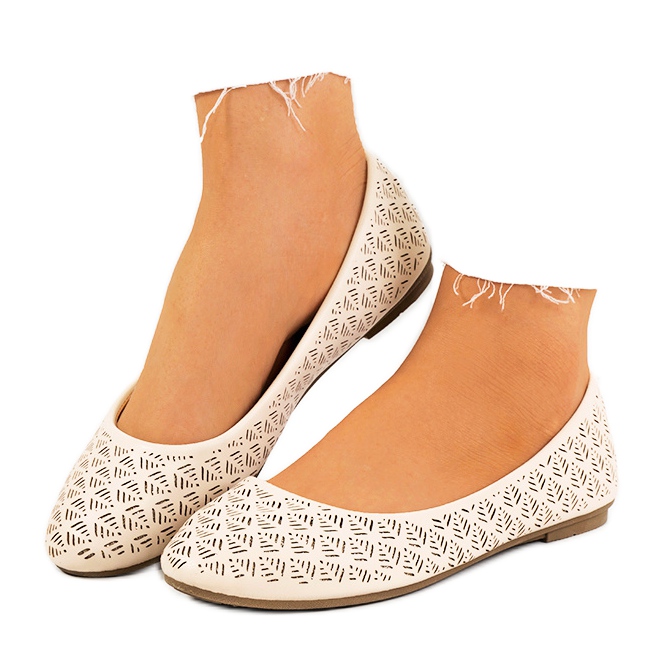 Beige ballerinas with an openwork Grie pattern