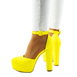 Yellow neon pumps on the Valby post