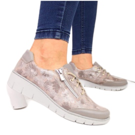 Leather shoes with flowers beige Helios W 334