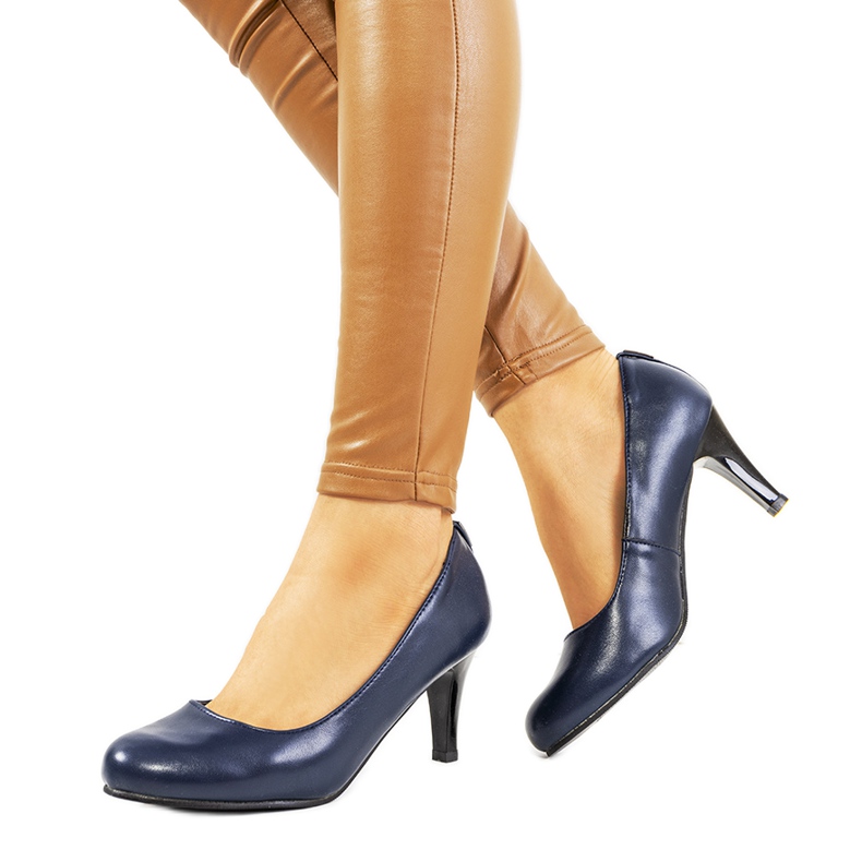 Navy blue pumps on the Zamora post Navy blue pumps on the Zamora post