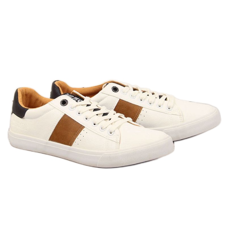 Low-top sneakers with eco leather Big Star M II174037 white brown