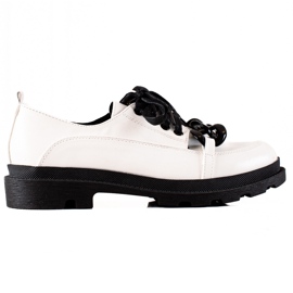 Goodin Lace-up shoes with an ornament white