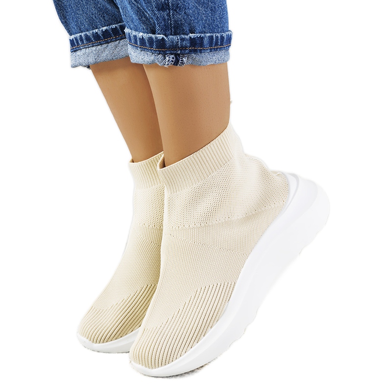 Beige high-top sneakers from Jennifer