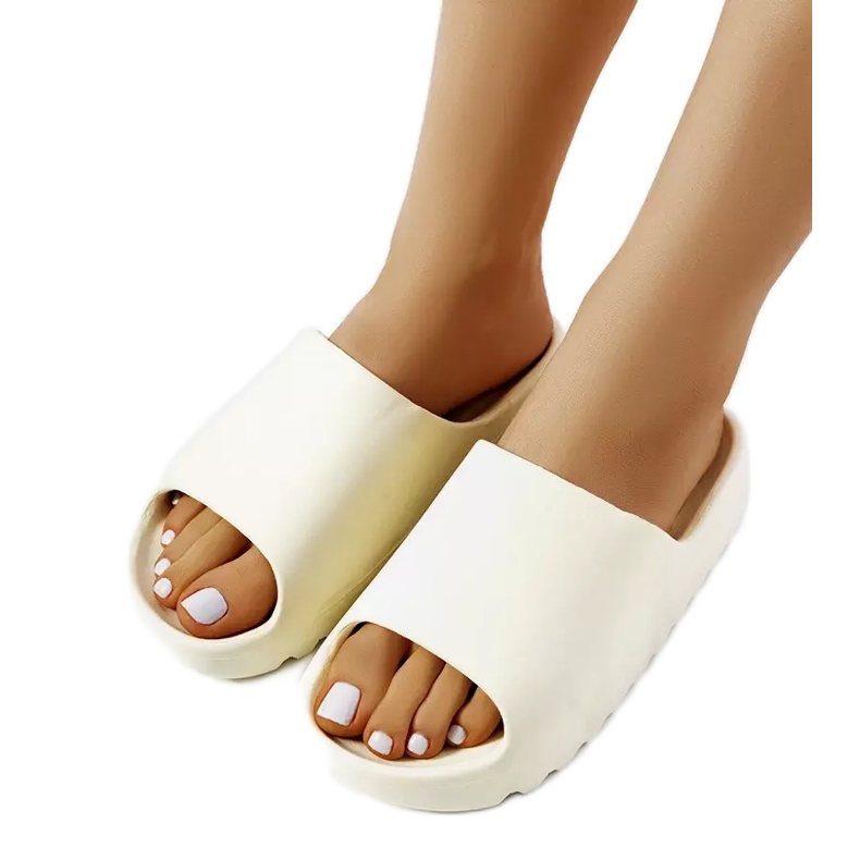 Christinia beige rubber slippers