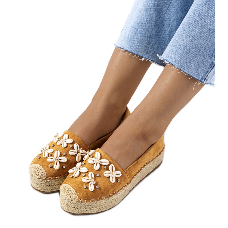 Brown espadrilles on the Paffen platform