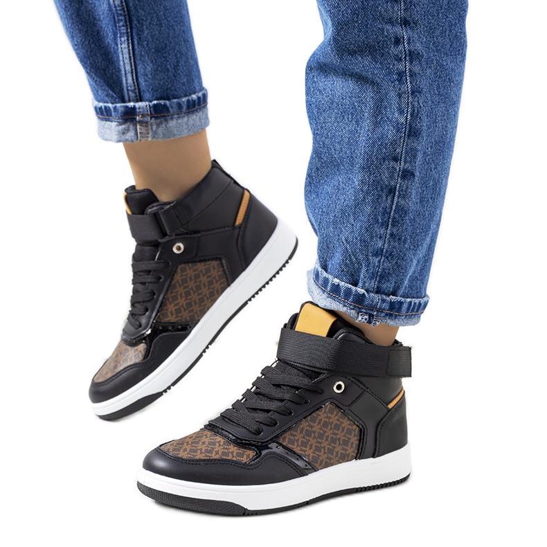 Black sneakers from Emmers brown