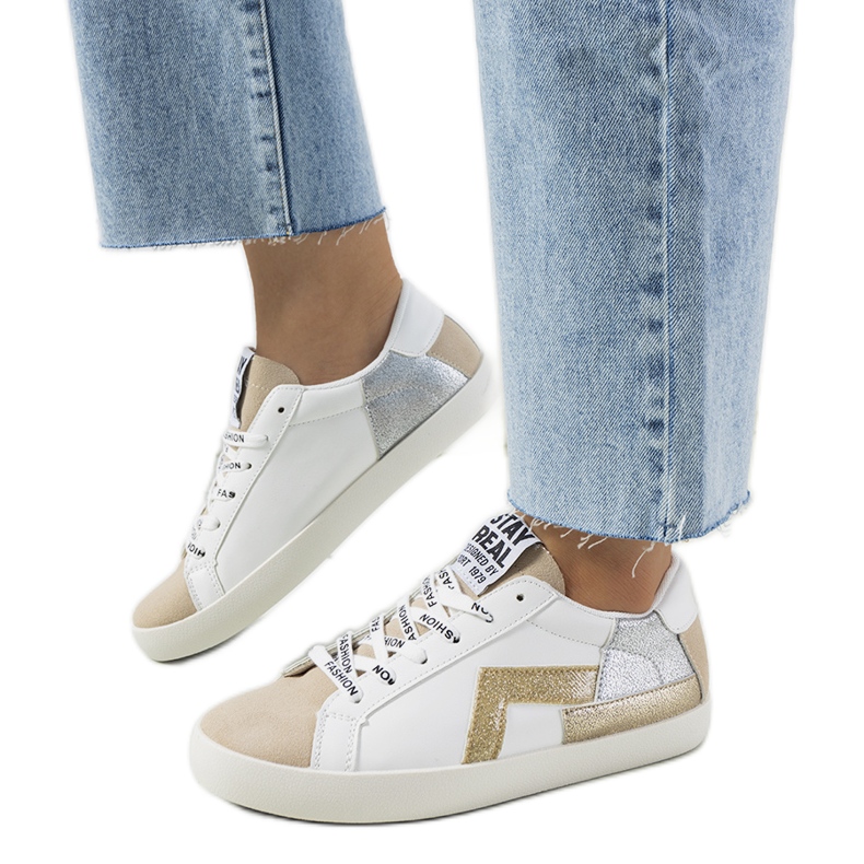 Amaal shiny white sneakers beige