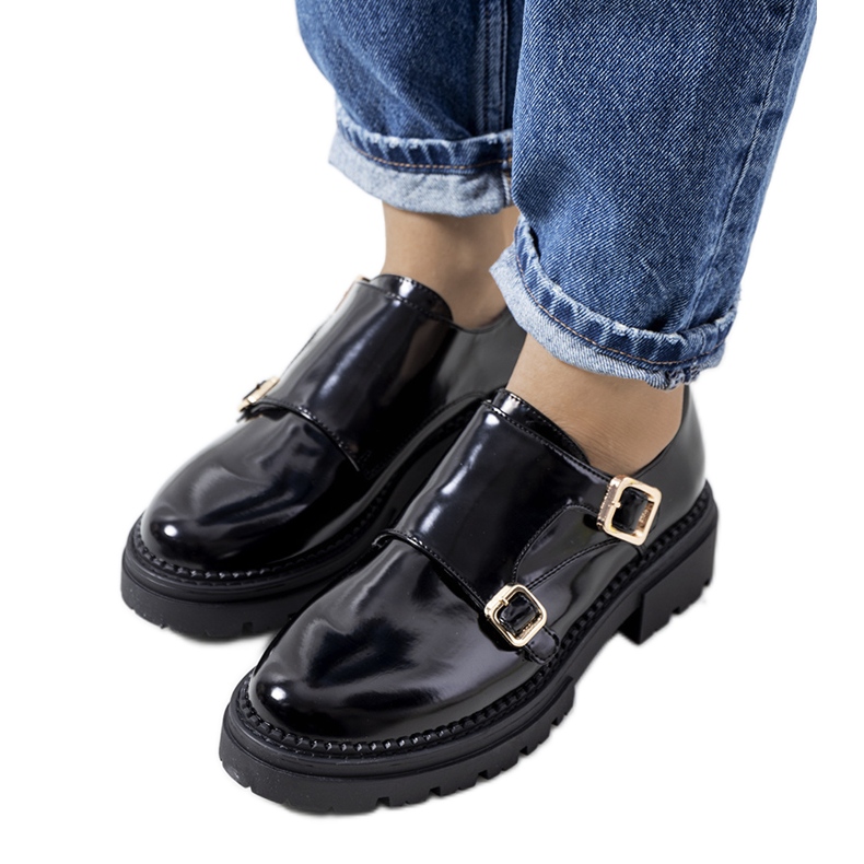 Black lacquered Valks shoes