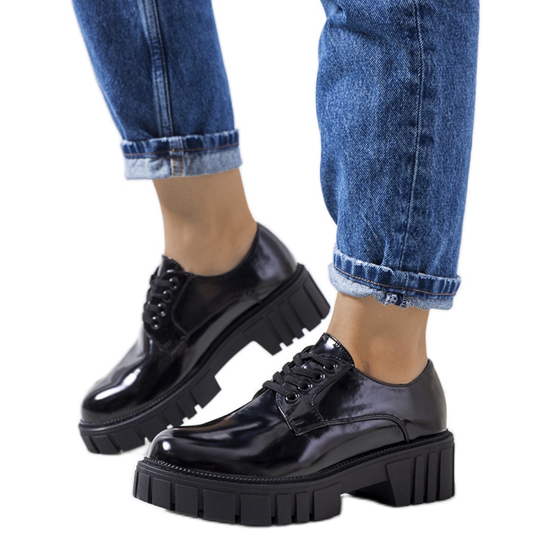 Black lacquered Cardero shoes