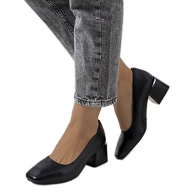 Black pumps on the Hanae post Black pumps on the Hanae post