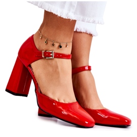 PG1 Fashionable Lacquered Pumps On A Red Maoris Bar
