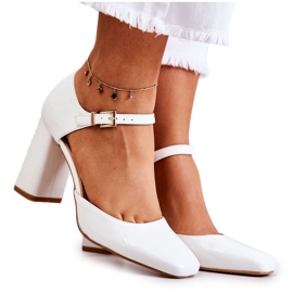 PG1 Fashionable Lacquered Pumps On A White Maoris Bar
