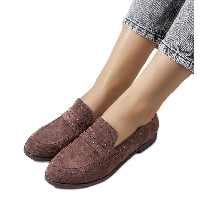 Brown leather shoes with Ishana studs