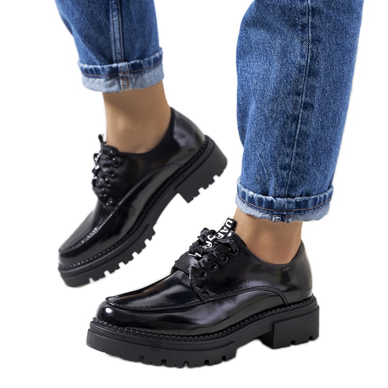 Black lacquered shoes from Aike