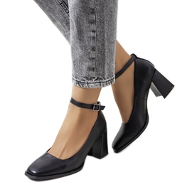 Black pumps with a Prinse strap Black pumps with a Prinse strap