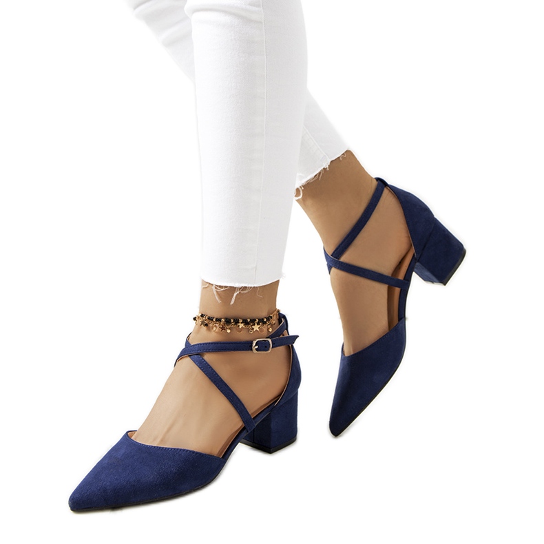Navy blue pumps on the Terra post