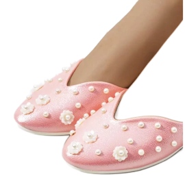Pink ballerinas with a Silke cut