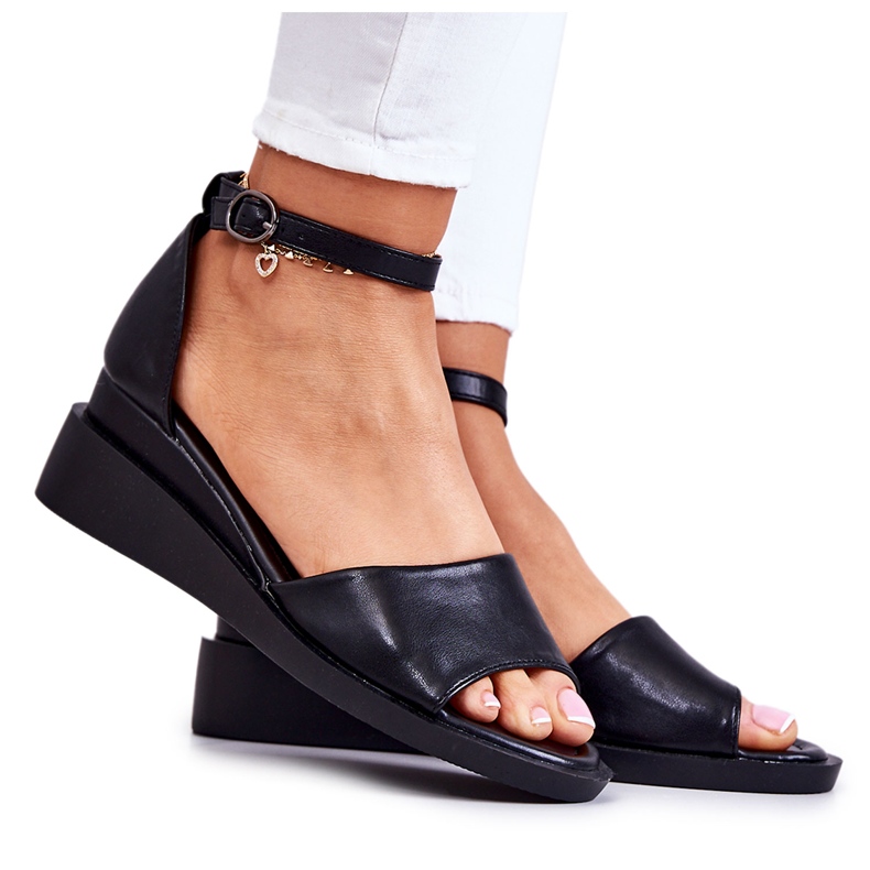 Vinceza Women's Classic Sandals With A Buckle Black Deserve