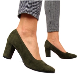 Pumps on the post suede olive Monique green