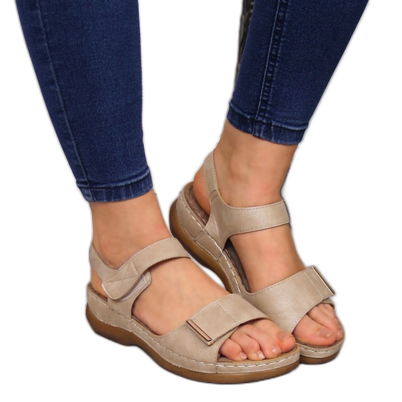 Women's sandals on a wedge beige velcro eVento Women's sandals on a wedge beige velcro eVento