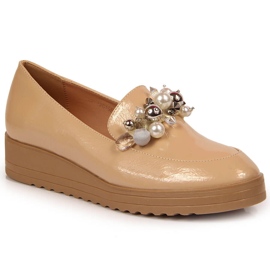 Women's shoes varnished with beige Potocki beads Women's shoes varnished with beige Potocki beads