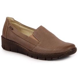 Leather women's shoes on the wedge Helios 350 beige