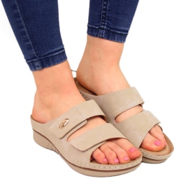Comfortable women's beige velcro slippers eVento