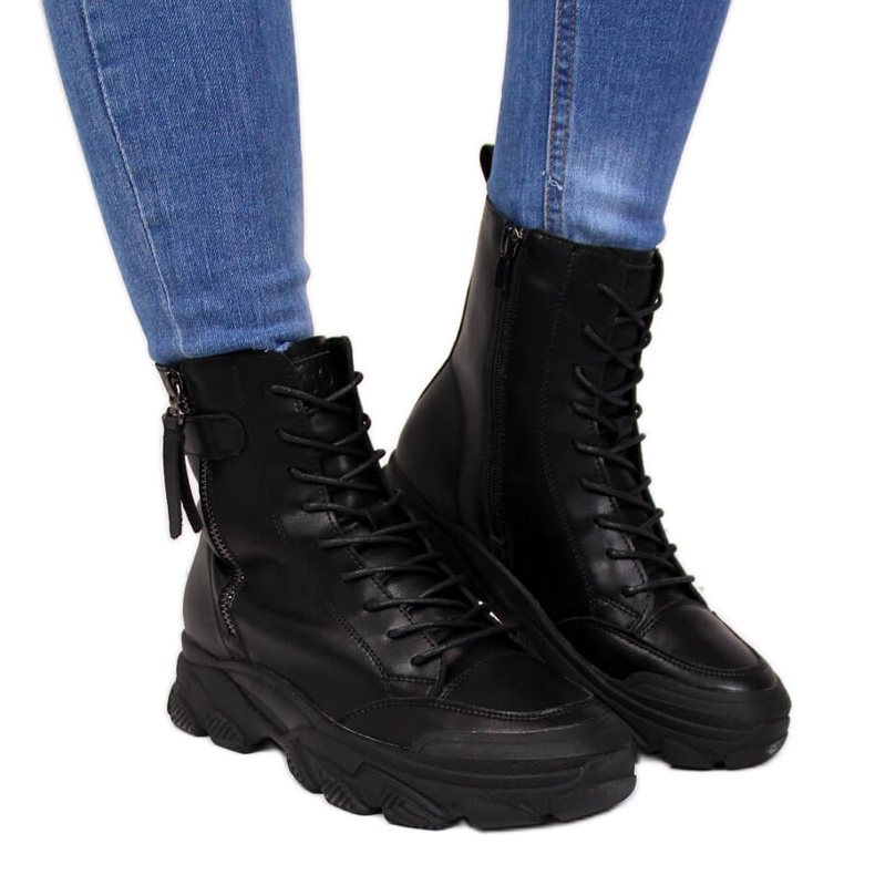 Women's leather boots on the black Goe II2N4031 platform