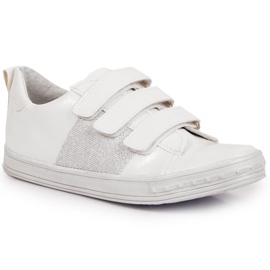 White Velcro lacquered shoes for girls Kornecki 6286 White Velcro lacquered shoes for girls Kornecki 6286
