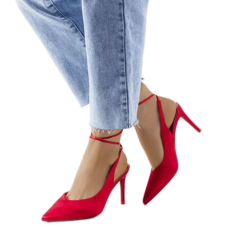 Red heels with an Anneli binding