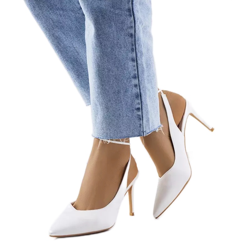 Beige heels with an Anneli binding