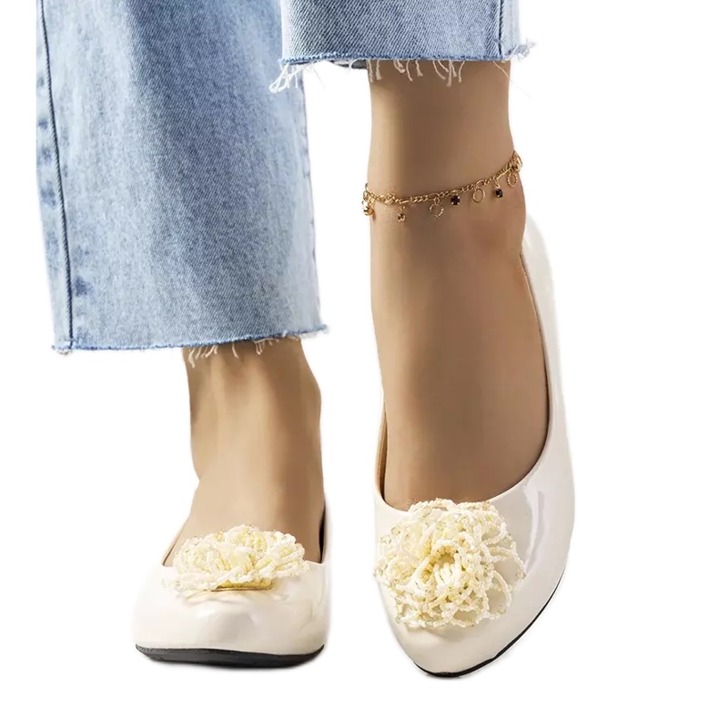 Beige lacquered ballerinas from Parnela