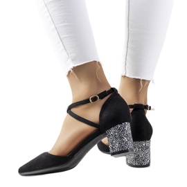 Black pumps on the Kittie post Black pumps on the Kittie post