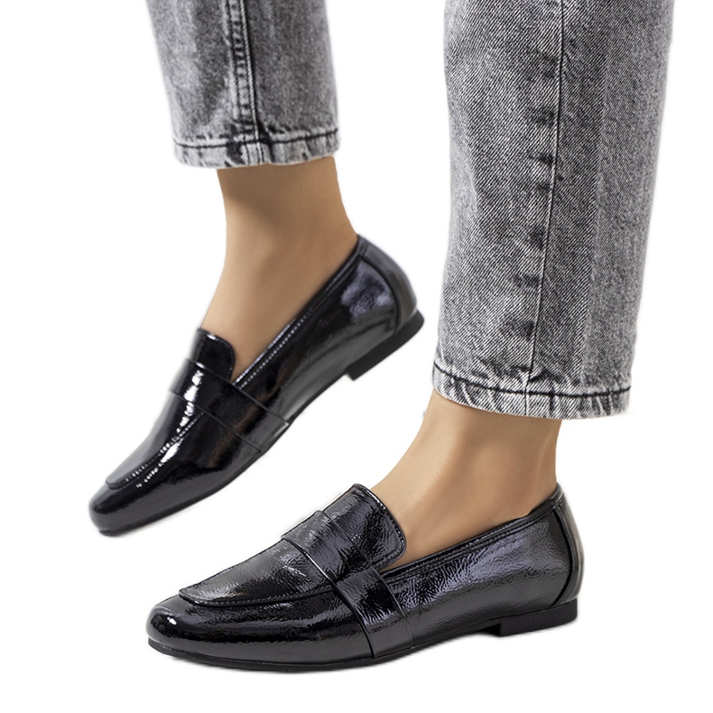 Black lacquered Yasemin leather shoes